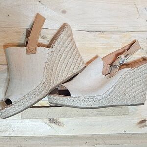 Tom’s Wedge Sandals Size 7.5